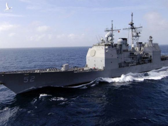 Tuần dương hạm USS Bunker Hills ở biển Đông (Ảnh chụp ngày 25-4). Ảnh: HẢI QUÂN MỸ