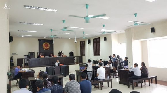Phiên tòa phúc thẩm vợ chồng Giám đốc Công ty TNHH Lâm Quyết do TAND cấp cao xét xử đang diễn ra tại Thái Bình /// Ảnh Tân Cường