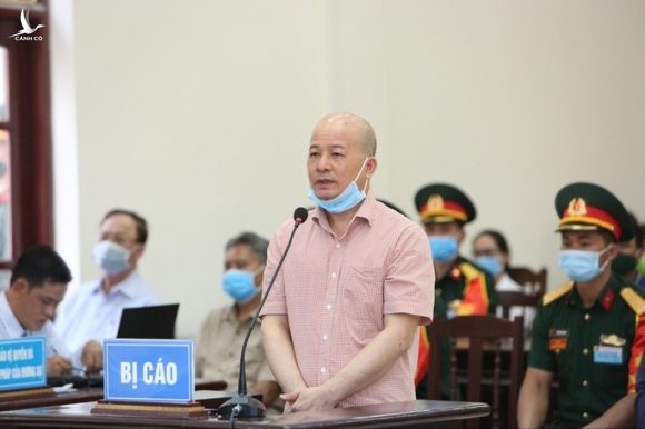 Cựu Đô đốc Nguyễn Văn Hiến do sức khỏe yếu được ngồi trình bày tại tòa - Ảnh 8.