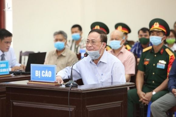 Cựu Đô đốc Nguyễn Văn Hiến do sức khỏe yếu được ngồi trình bày tại tòa - Ảnh 6.