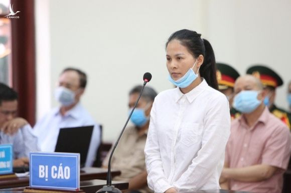 Cựu Đô đốc Nguyễn Văn Hiến do sức khỏe yếu được ngồi trình bày tại tòa - Ảnh 10.