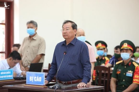 Cựu Đô đốc Nguyễn Văn Hiến do sức khỏe yếu được ngồi trình bày tại tòa - Ảnh 11.