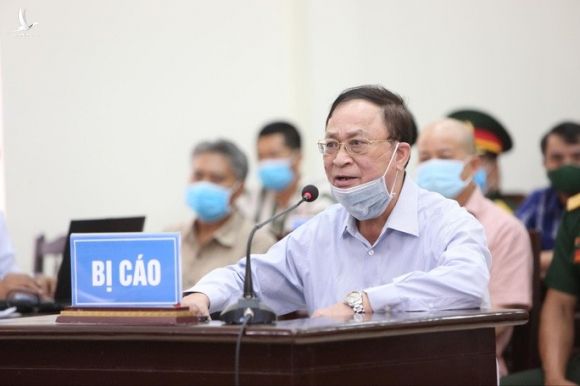 Cựu Đô đốc Nguyễn Văn Hiến do sức khỏe yếu được ngồi trình bày tại tòa - Ảnh 7.