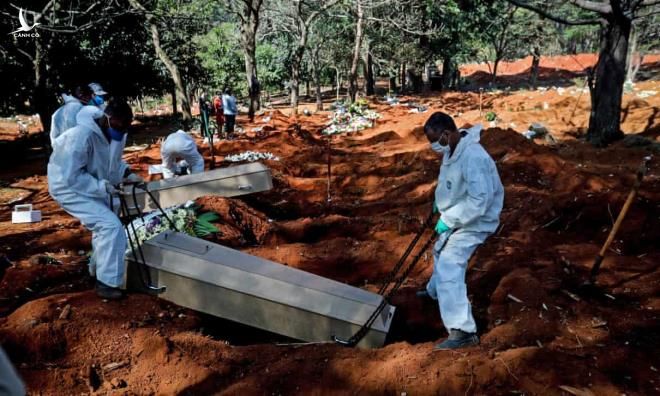 Chống dịch khác người, Brazil trở thành ổ dịch lớn thứ 3 thế giới - 1