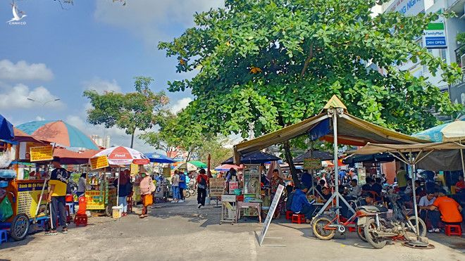 TP.HCM: Đường phố, hàng quán đông đúc hơn, dần trở lại nhịp sống sôi động - ảnh 11