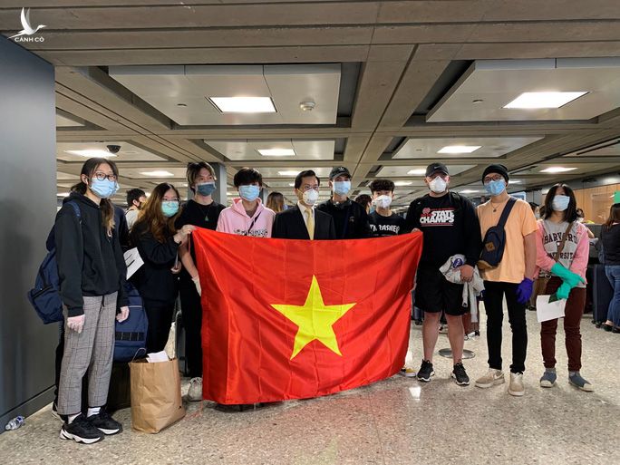Đưa hơn 340 người Việt từ Washington DC về Nội Bài - Ảnh 2.
