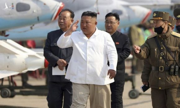 don doan ve kim jong-un lam lo diem yeu tinh bao han quoc hinh anh 1