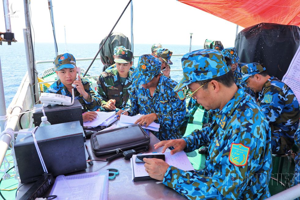 Bộ Quốc phòng Việt Nam: Quân đội kịp thời xử lý các tình huống trên biển - ảnh 11