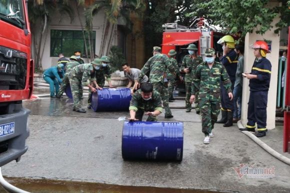 Cháy dữ dội ở khu công nghiệp Phú Thị, 3 công nhân tử vong