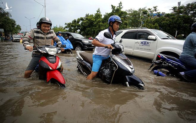 TP.HCM đang phải đối mặt với nguy cơ thảm họa lũ lụt do tác động của quá trình đô thị hóa /// Ảnh: Ngọc Dương