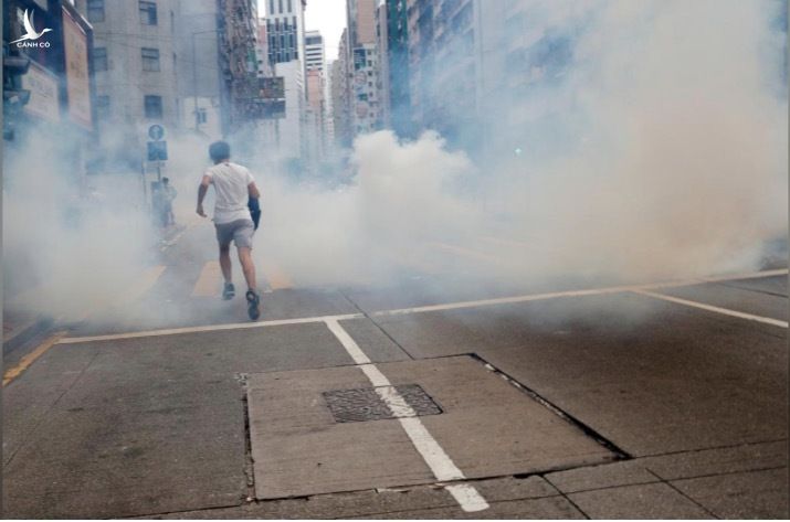 Người Hong Kong biểu tình rầm rộ, phản đối dự luật an ninh
