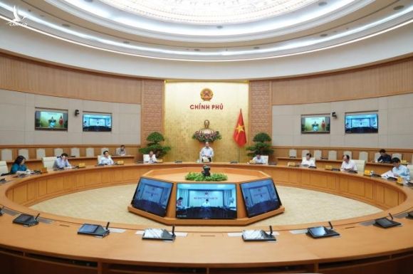 Thủ tướng: Xử nghiêm cán bộ ép dân ký đơn từ chối nhận hỗ trợ của Nhà nước - 2