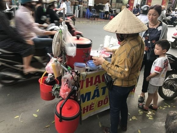 Hoa quả Việt giảm giá kỷ lục, hàng Thái, đồ Trung Quốc đắt khách