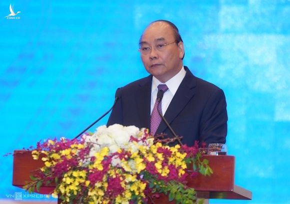  Thủ tướng Nguyễn Xuân Phúc phát biểu mở đầu Hội nghị đối thoại Thủ tướng với doanh nghiệp ngày 9/5. Ảnh: Ngọc Thành