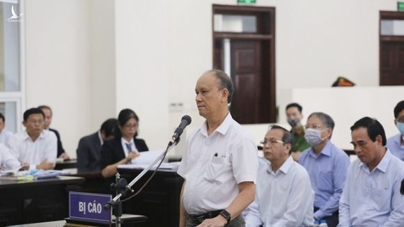 Bị cáo Trần Văn Minh trả lời thẩm tra căn cước trước tòa /// Ảnh Thái Sơn