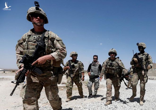 Các binh sĩ Mỹ tuần tra tại một căn cứ ở Afghanistan /// AFP