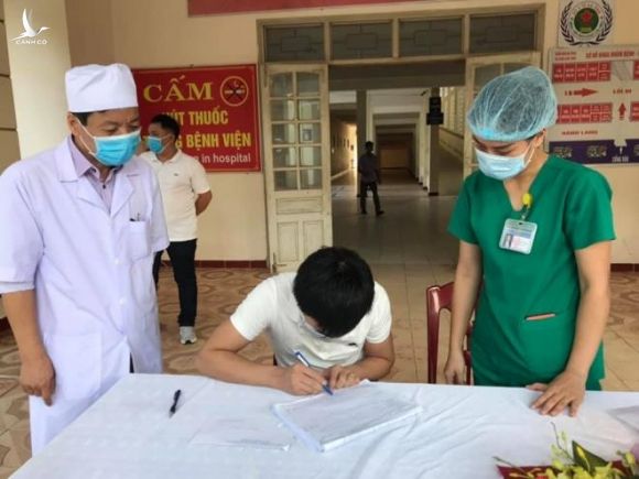 Thêm 1 ca mắc COVID-19 mới, Việt Nam có 335 người nhiễm virus corona - 1
