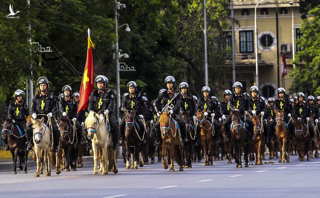 Ấn tượng hình ảnh lực lượng Cảnh sát cơ động Kỵ binh trong lễ ra mắt - Ảnh 1.