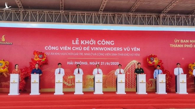 Thủ tướng Nguyễn Xuân Phúc bấm nút khởi công dự án xây dựng công viên lớn nhất Việt Nam ở Hải Phòng /// Ảnh Lê Tân