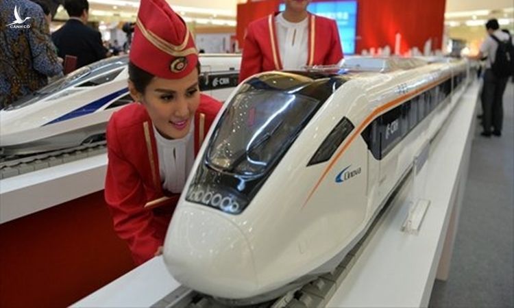 Mô hình tàu chạy trên đường sắt cao tốc Trung Quốc đưa ra năm 2016. Ảnh: CFP.