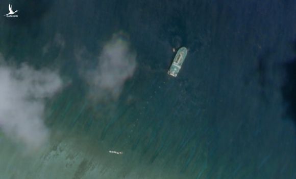 Hình ảnh vệ tinh cho thấy tàu Tian Yi Hai Gong được cho là đang lắp đặt cáp ngầm gần Đảo Cây bị Trung Quốc chiếm đóng phi pháp tại Hoàng Sa /// Ảnh chụp màn hình BenarNews