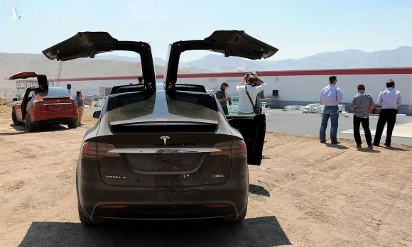 Một chiếc Tesla Model X. Ảnh: Reuters