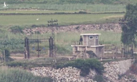 Một đồn bảo vệ bờ biển của Triều Tiên ở quận Gaepung, tỉnh Bắc Hwanghae, ngày 19/6. Ảnh: Yonhap.