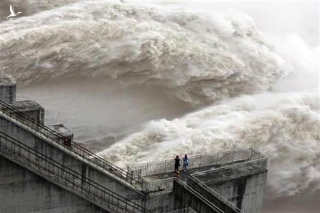 Chuyên gia: Vỡ đập Tam Hiệp sẽ gây sóng thần cực lớn, kinh tế Trung Quốc suy sụp - 4