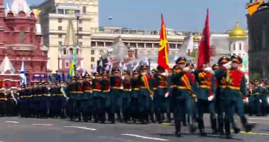 TRỰC TIẾP: Nga duyệt binh rầm rộ mừng Ngày Chiến thắng - Ảnh 4.