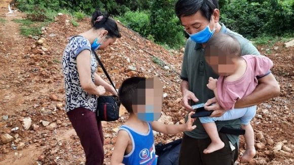 Gia đình 4 người nhập cảnh trái phép từ Trung Quốc vào Việt Nam bị bắt giữ /// Ảnh N.H 