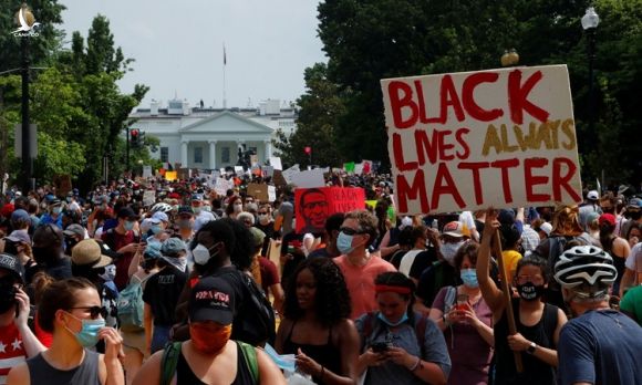 Biểu tình Mạng sống người da màu quan trọng trước Nhà Trắng hôm 6/6. Ảnh: Reuters.