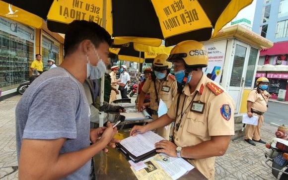 Người Sài Gòn vượt đèn đỏ bị CSGT ghi hình xử phạt: ‘Lỡ rồi chạy luôn’ - ảnh 4