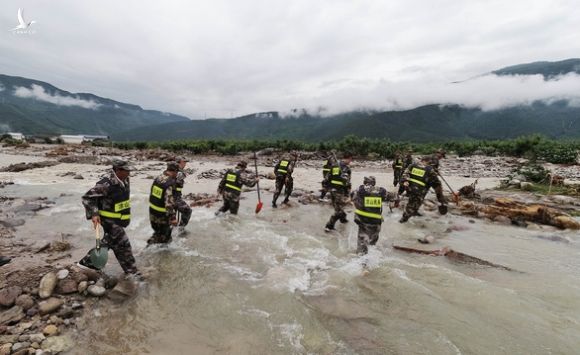 Lũ lụt ở Trung Quốc làm nhiều người chết, ông Tập yêu cầu tập trung nỗ lực cứu hộ - Ảnh 2.
