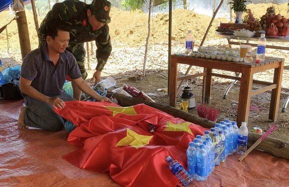Các hài cốt được tìm thấy. Ảnh: Đắc Thành.