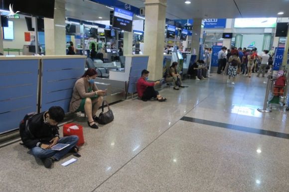 Hàng trăm chuyến bay bị ảnh hưởng do Tân Sơn Nhất đóng đường băng - Ảnh 11.