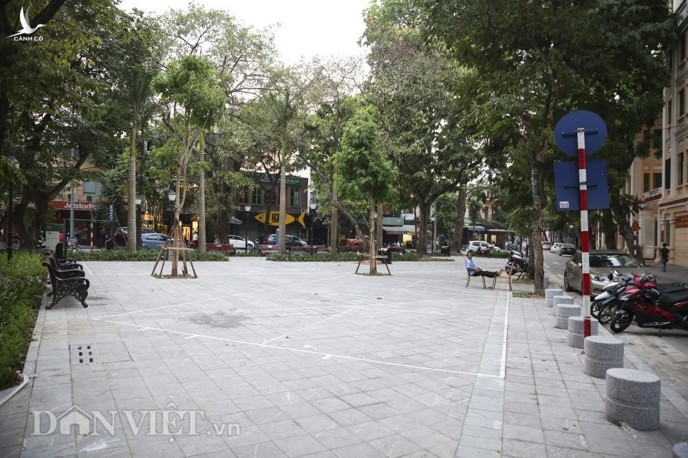 Cận cảnh vườn hoa công viên hiện đại nhất Hà Nội - Ảnh 1.