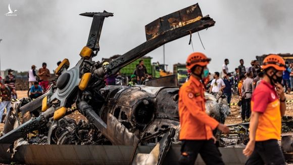 Hiện trường vụ rơi trực thăng Mi-17 ở Indonesia /// AFP