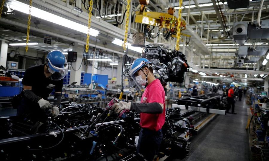 Ngành công nghiệp ô tô bị gián đoạn vì chuỗi cung ứng toàn cầu trong đại dịch. Trên đây là hình ảnh tại một nhà máy sản xuất tại Nhật Bản. Ảnh: Reuters.