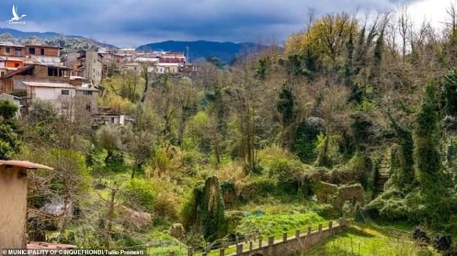 Bên trong ngôi làng tuyệt đẹp ở Italy, chỉ 30.000 đồng/căn nhà - 5