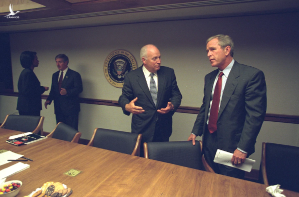 Tổng thống George W. Bush, phải, và Phó Tổng thống Richard B. Cheney.