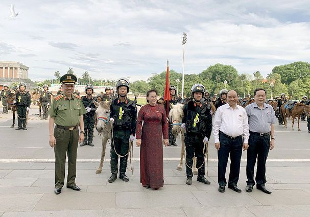 Chủ tịch Quốc hội Nguyễn Thị Kim Ngân nói về việc thành lâp Đoàn Cảnh sát cơ động kỵ binh - Ảnh 3.