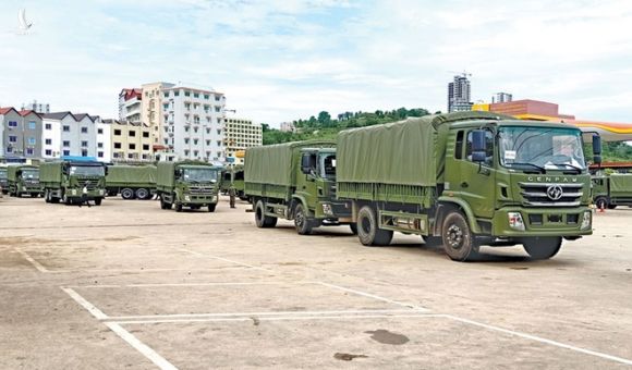 Hơn 200 xe quân sự Trung Quốc cập bến Campuchia, phục vụ dưới quyền con trai ông Hun Sen - Ảnh 2.