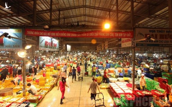 Cú hích của Covid-19: Chợ đầu mối lớn nhất Việt Nam muốn bán hàng online