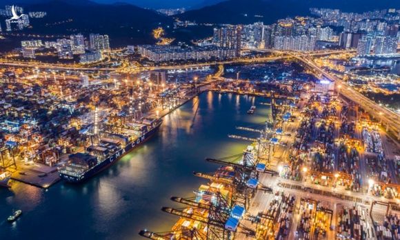 Cảng container Kwai Tsing ở Hong Kong. Ảnh: NYTimes.