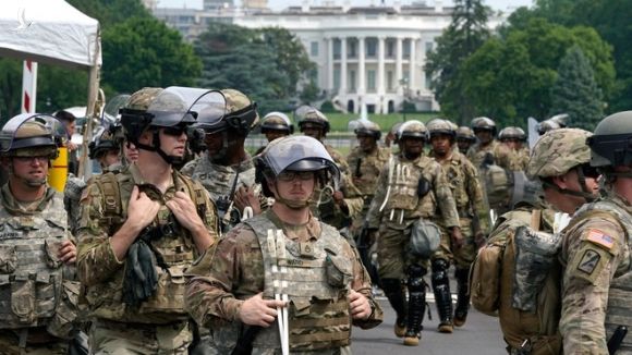 Vệ binh quốc gia triển khai gần Nhà Trắng trong đợt biểu tình /// AFP