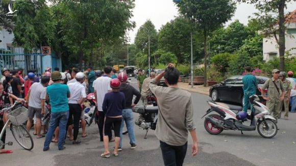 Nam thanh niên chết cạnh xe máy, dao Thái Lan găm trên ngực - Ảnh 3.