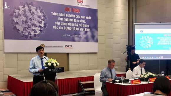 GS Nguyễn Thanh Long, quyền Bộ trưởng Bộ Y tế, cho biết Việt Nam đang có kế hoạch nghiên cứu phát triển vắc xin Covid-19, góp phần đảm bảo an ninh vắc xin phòng chống dịch Covid-19 /// Ảnh Liên Châu