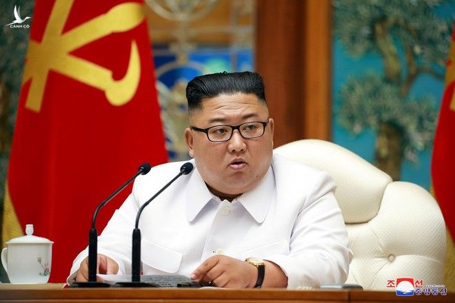 Lãnh đạo CHDCND Triều Tiên Kim Jong-un trong cuộc họp khẩn cấp của bộ chính trị /// Reuters