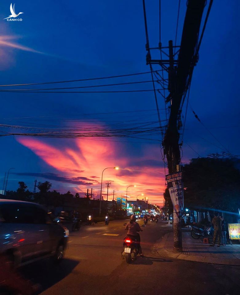 Phượng hoàng lửa xuất hiện trên bầu trời Sài Gòn - chuyện gì sắp xảy ra ...