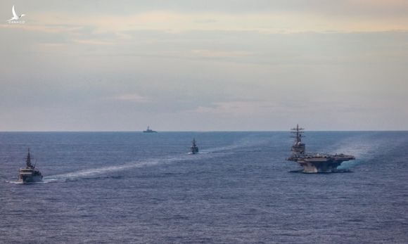 Tàu sân bay Mỹ USS Ronald Reagan tập trận với chiến hạm Nhật ở Biển Đông ngày 7.7 /// Hải quân Mỹ